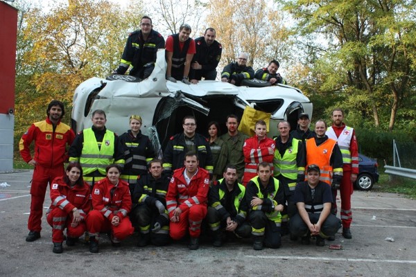 Freiwillige Feuerwehr Krems/Donau - Training fr Menschenrettung aus Fahrzeugen